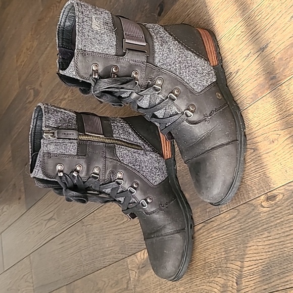 Sorel boots - Picture 1 of 5